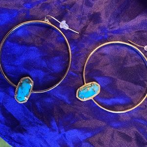 ELORA GOLD HOOP EARRING
